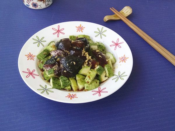 涼拌皮蛋黃瓜的做法-家常味拌菜譜-易網(wǎng)健康養(yǎng)生網(wǎng) 涼拌皮蛋黃瓜的做法-家常味拌菜譜