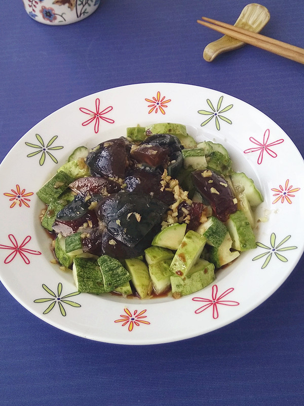 涼拌皮蛋黃瓜的做法-家常味拌菜譜-易網(wǎng)健康養(yǎng)生網(wǎng) 涼拌皮蛋黃瓜的做法-家常味拌菜譜