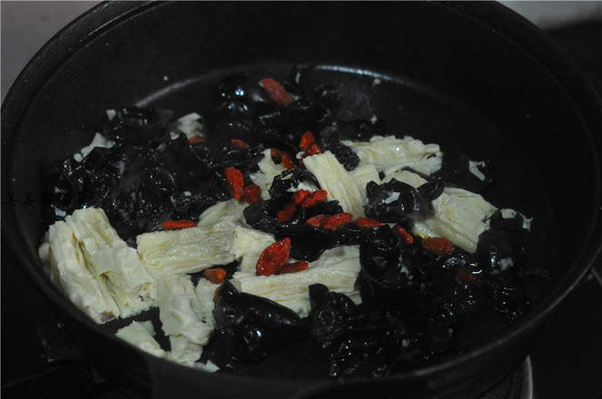 木耳燴腐竹的做法-家常味炒菜譜-易網(wǎng)健康養(yǎng)生網(wǎng) 木耳燴腐竹的做法-家常味炒菜譜