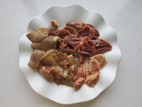 干鍋雞雜的做法-香辣味炒菜譜-易網<a href=http://m.aoa7937.com/ target=_blank class=infotextkey>健康養生</a>網 干鍋雞雜的做法-香辣味炒菜譜