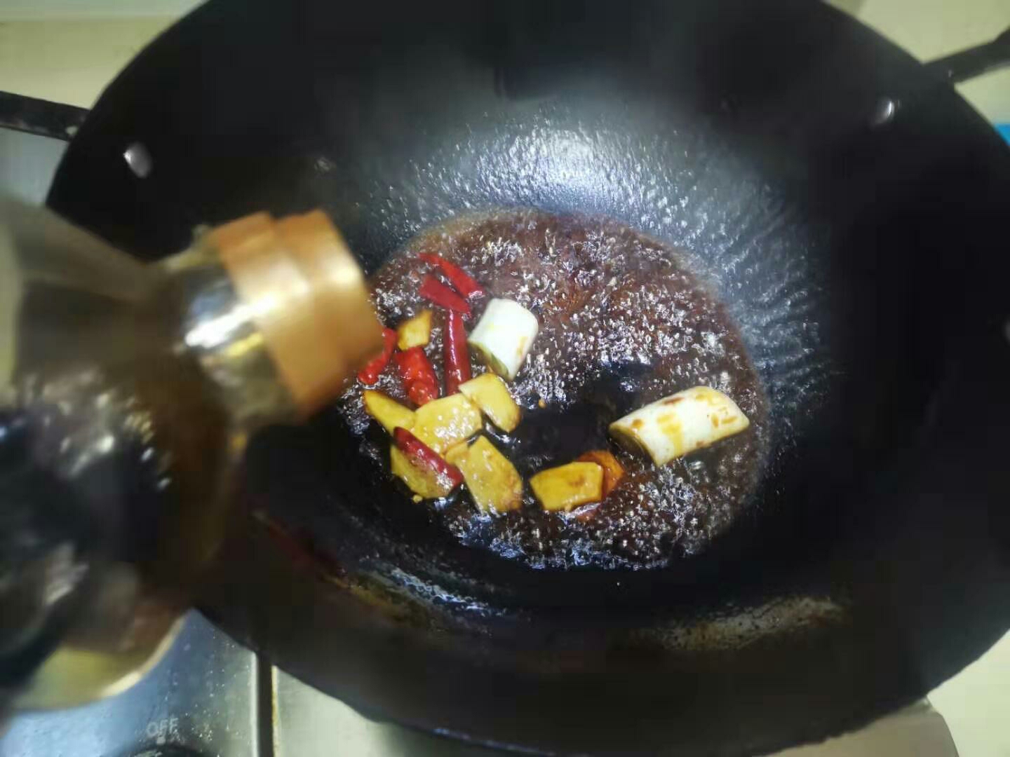 醬三文魚頭的做法-家常味燉菜譜