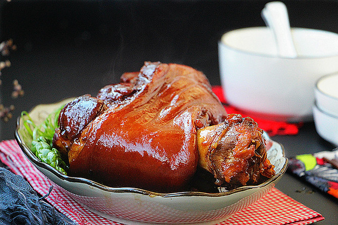 招財(cái)肘子的做法-其它口味燉菜譜-易網(wǎng)健康養(yǎng)生網(wǎng) 招財(cái)肘子的做法-其它口味燉菜譜