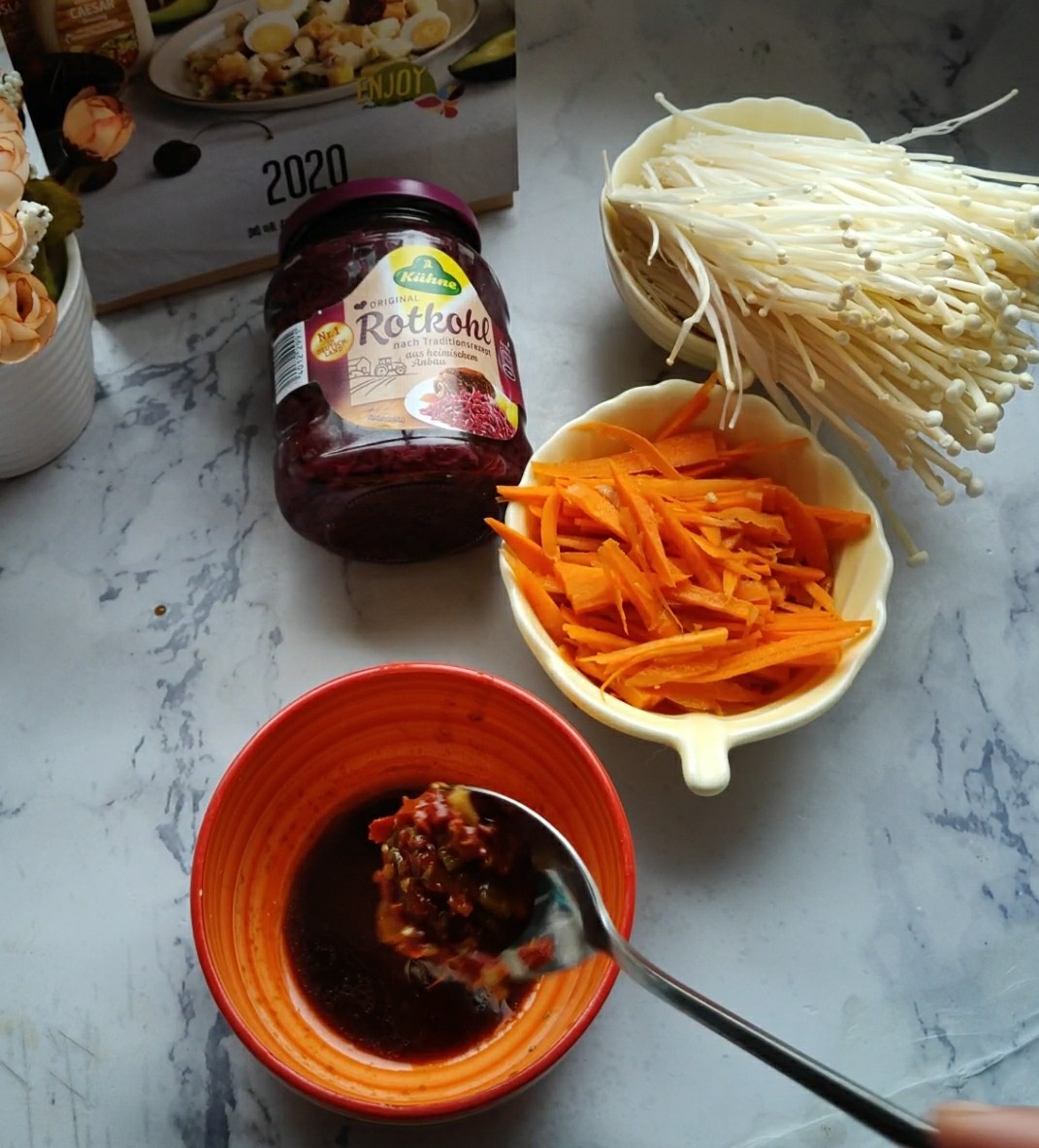 腌紅椰菜金針菇的做法-酸辣味拌菜譜-易網(wǎng)健康養(yǎng)生網(wǎng) 腌紅椰菜金針菇的做法-酸辣味拌菜譜