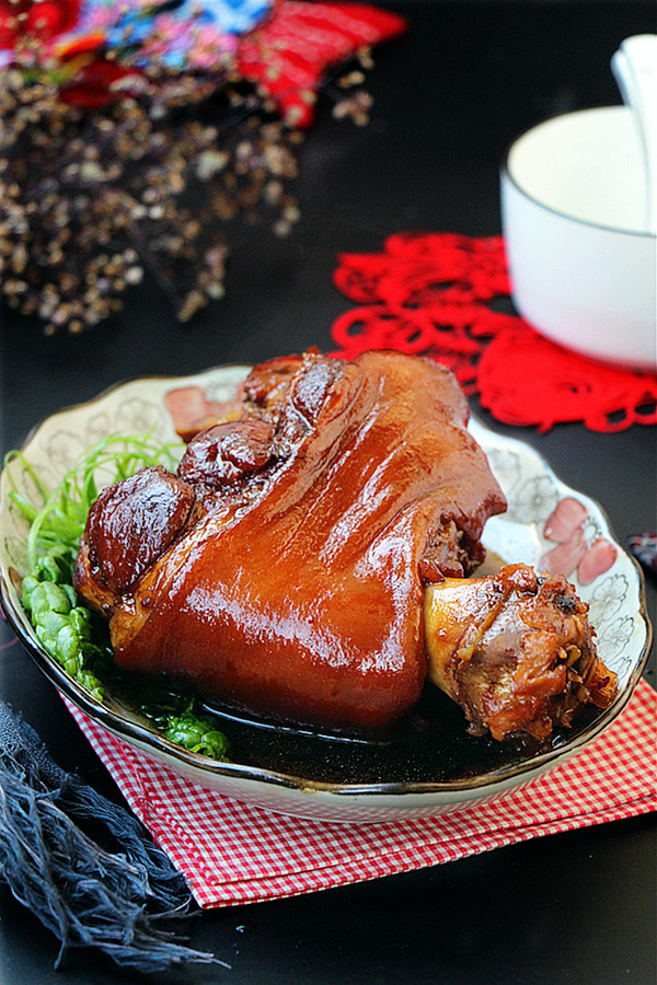 招財(cái)肘子的做法-其它口味燉菜譜-易網(wǎng)健康養(yǎng)生網(wǎng) 招財(cái)肘子的做法-其它口味燉菜譜