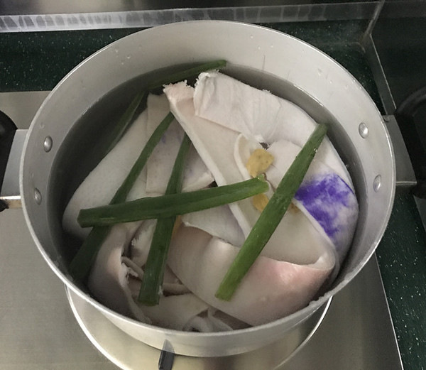 Q彈豬皮凍的做法-酸辣味凍菜譜