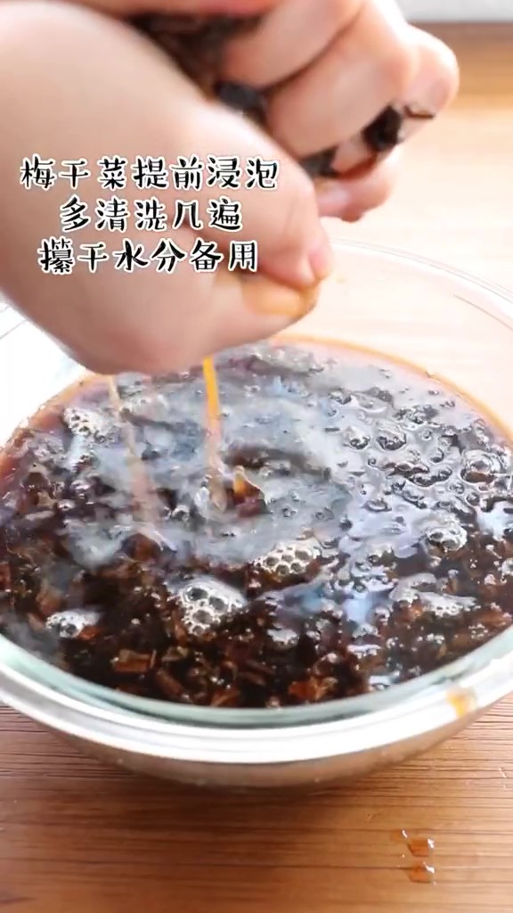 年夜飯食譜四：軟爛入味梅菜扣肉，太太太好吃了吧的做法-家常味煮菜譜