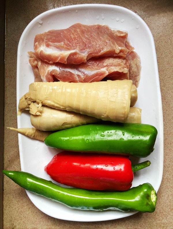 春筍炒瘦肉的做法-香辣味炒菜譜-易網<a href=http://m.aoa7937.com/ target=_blank class=infotextkey>健康養生</a>網 春筍炒瘦肉的做法-香辣味炒菜譜