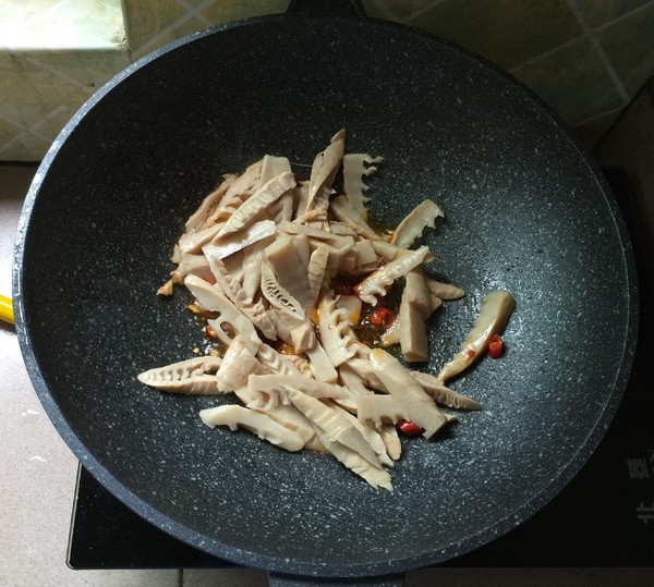 春筍炒瘦肉的做法-香辣味炒菜譜-易網健康養生網 春筍炒瘦肉的做法-香辣味炒菜譜