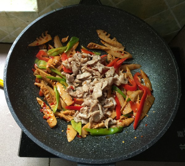 春筍炒瘦肉的做法-香辣味炒菜譜-易網健康養生網 春筍炒瘦肉的做法-香辣味炒菜譜