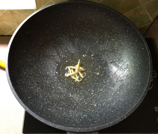 芹菜黑木耳炒雞蛋的做法-家常味炒菜譜