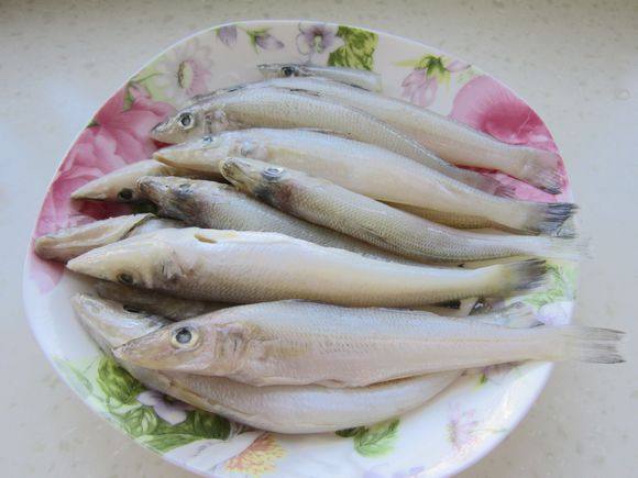 干炸沙丁魚的做法-家常味炸菜譜