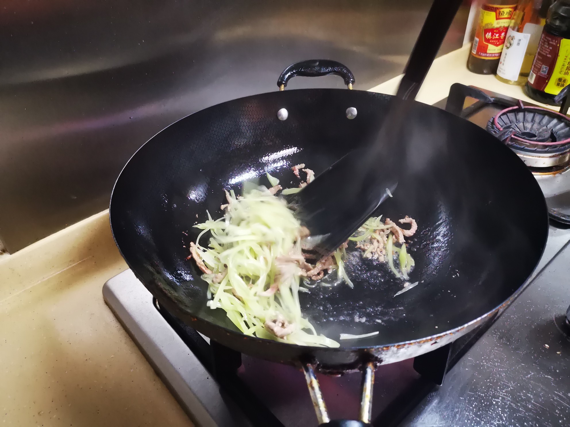 青椒青筍炒肉絲的做法-家常味炒菜譜