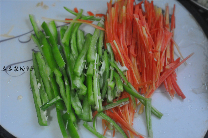 素炒油條的做法-家常味炒菜譜-易網<a href=http://m.aoa7937.com/ target=_blank class=infotextkey>健康養生</a>網 素炒油條的做法-家常味炒菜譜