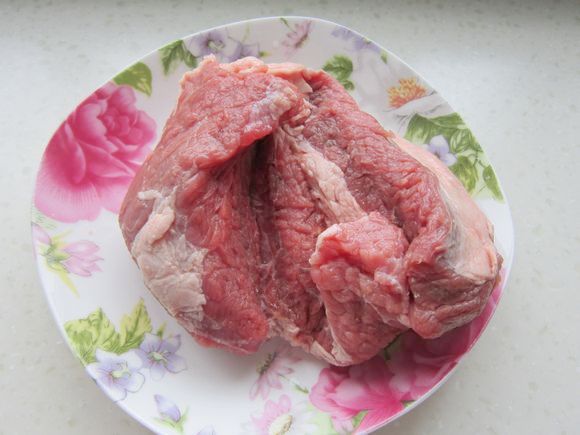 紅燒牛肉的做法-家常味燒菜譜-易網(wǎng)<a href=http://m.aoa7937.com/ target=_blank class=infotextkey>健康養(yǎng)生</a>網(wǎng) 紅燒牛肉的做法-家常味燒菜譜
