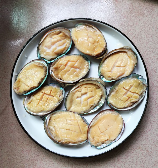 金銀蒜蒸鮑魚的做法-蒜香味蒸菜譜-易網(wǎng)健康養(yǎng)生網(wǎng) 金銀蒜蒸鮑魚的做法-蒜香味蒸菜譜