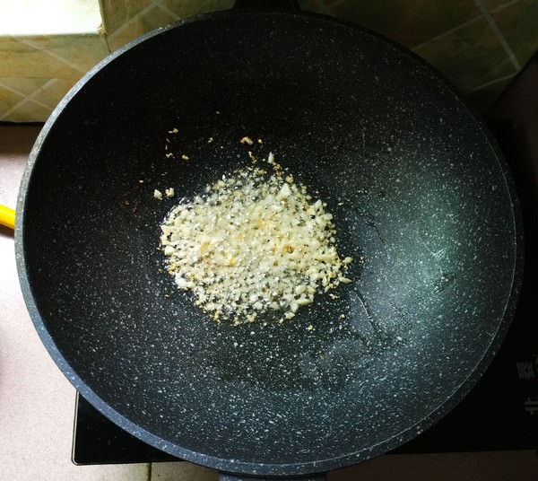 金銀蒜蒸鮑魚的做法-蒜香味蒸菜譜-易網(wǎng)健康養(yǎng)生網(wǎng) 金銀蒜蒸鮑魚的做法-蒜香味蒸菜譜