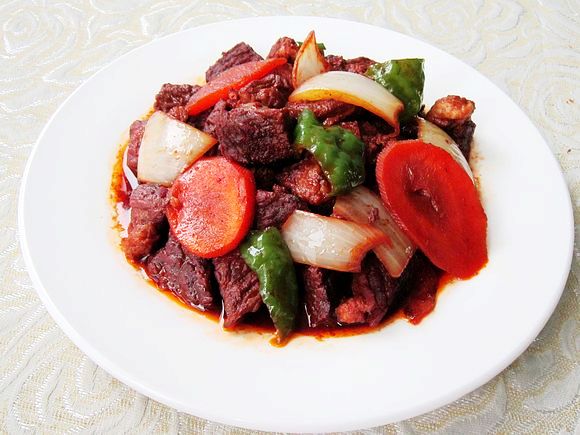紅燒牛肉的做法-家常味燒菜譜-易網(wǎng)健康養(yǎng)生網(wǎng) 紅燒牛肉的做法-家常味燒菜譜
