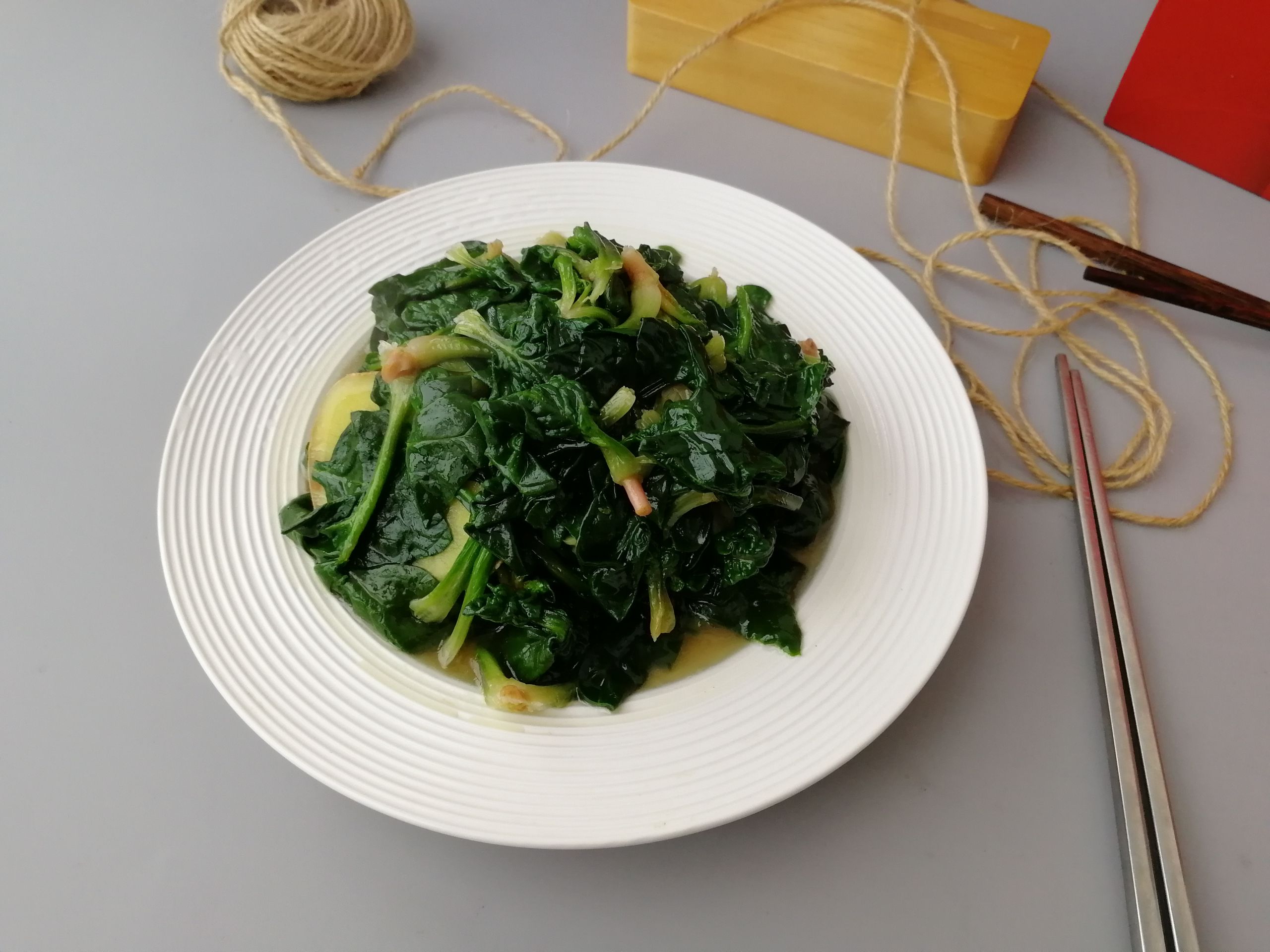 清炒菠菜的做法-家常味炒菜譜-易網健康養生網 清炒菠菜的做法-家常味炒菜譜