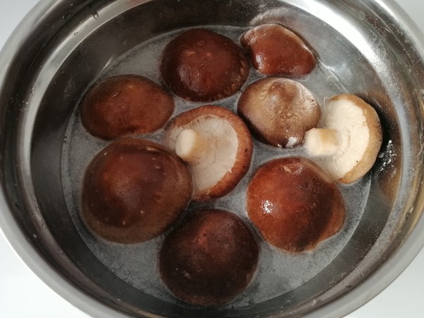 香菇炒荷蘭豆的做法-家常味炒菜譜