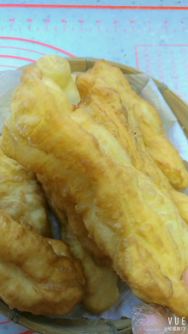 香酥大油條的做法-家常味炸菜譜-易網(wǎng)健康養(yǎng)生網(wǎng) 香酥大油條的做法-家常味炸菜譜