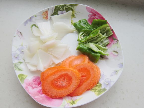 紅燒牛肉的做法-家常味燒菜譜-易網(wǎng)健康養(yǎng)生網(wǎng) 紅燒牛肉的做法-家常味燒菜譜