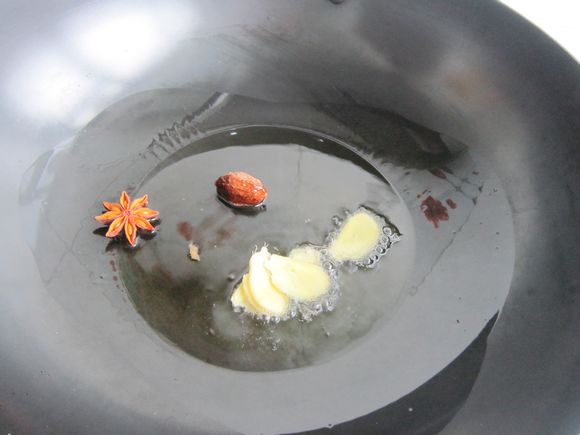 紅燒牛肉的做法-家常味燒菜譜-易網(wǎng)健康養(yǎng)生網(wǎng) 紅燒牛肉的做法-家常味燒菜譜