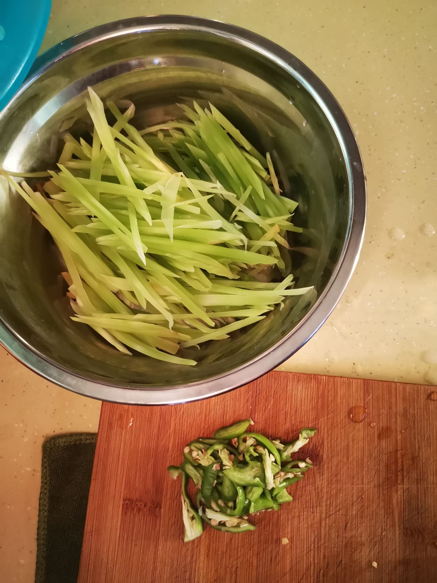 青椒青筍炒肉絲的做法-家常味炒菜譜