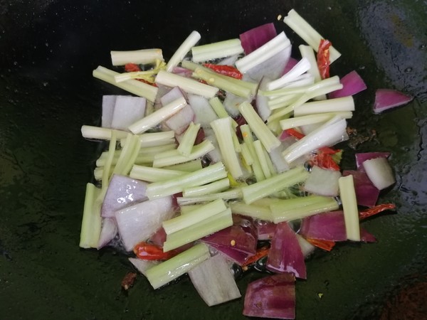 麻辣魚塊的做法-麻辣味炸菜譜-易網健康養生網 麻辣魚塊的做法-麻辣味炸菜譜