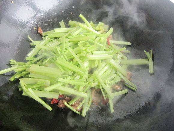 毛芹菜炒羊肉的做法-家常味炒菜譜