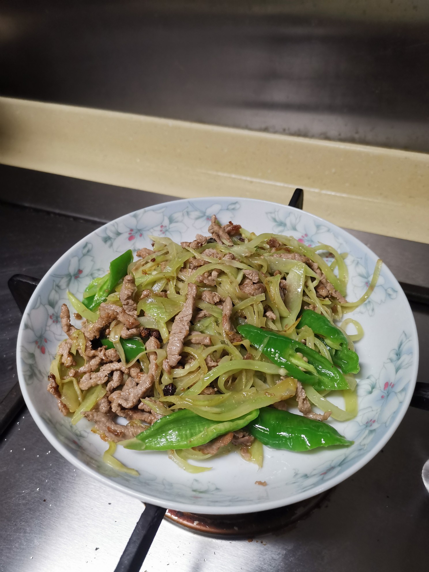 青椒青筍炒肉絲的做法-家常味炒菜譜-易網健康養生網 青椒青筍炒肉絲的做法-家常味炒菜譜