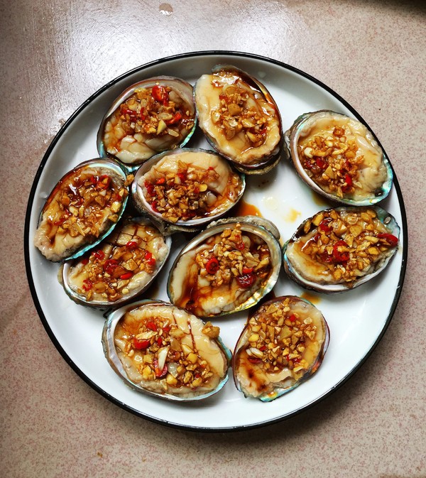 金銀蒜蒸鮑魚的做法-蒜香味蒸菜譜-易網(wǎng)健康養(yǎng)生網(wǎng) 金銀蒜蒸鮑魚的做法-蒜香味蒸菜譜