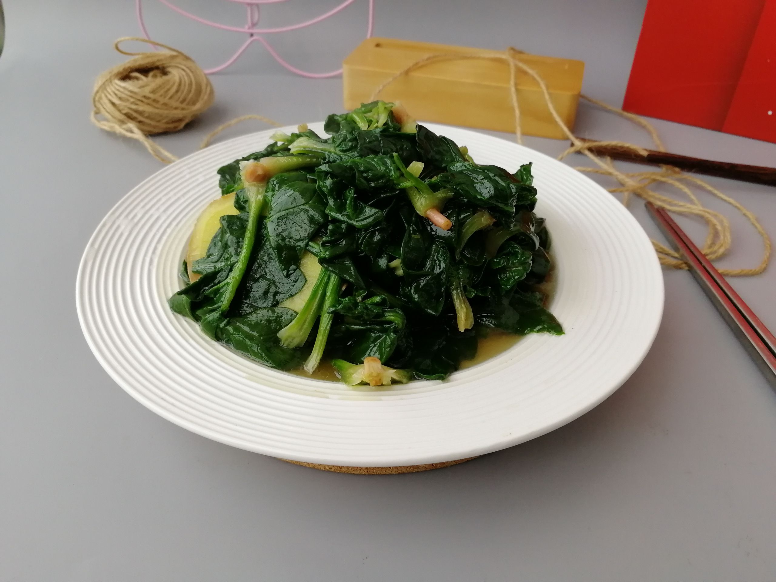 清炒菠菜的做法-家常味炒菜譜-易網健康養生網 清炒菠菜的做法-家常味炒菜譜