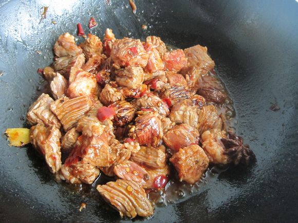 紅燒牛肉的做法-家常味燒菜譜-易網(wǎng)健康養(yǎng)生網(wǎng) 紅燒牛肉的做法-家常味燒菜譜