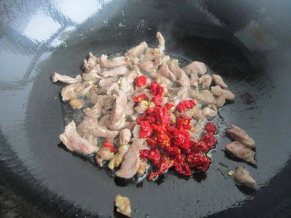 毛芹菜炒羊肉的做法-家常味炒菜譜