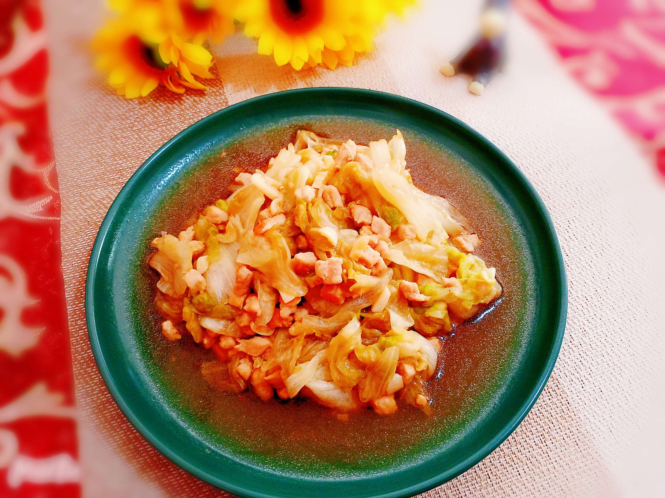 蠔油肉末西生菜的做法-家常味炒菜譜-易網(wǎng)健康養(yǎng)生網(wǎng) 蠔油肉末西生菜的做法-家常味炒菜譜