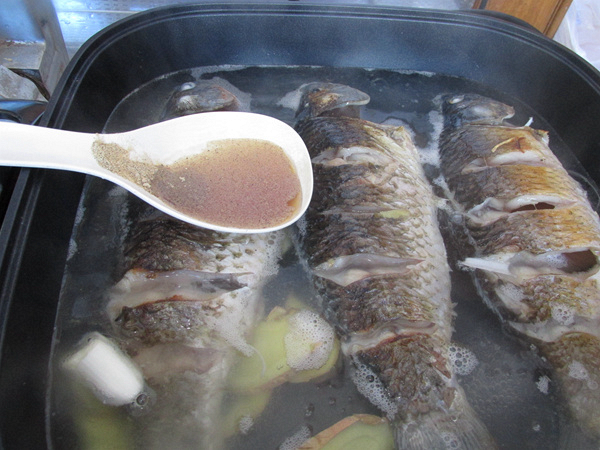 猴頭菇豆腐燉鯽魚的做法-咸鮮味燉菜譜
