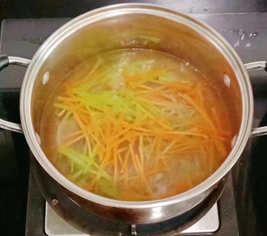 蝦仁時(shí)蔬雞蛋餅 (寶寶輔食）的做法-家常味煎菜譜