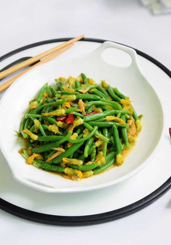 涼拌黃瓜花的做法-家常味拌菜譜-易網(wǎng)健康養(yǎng)生網(wǎng) 涼拌黃瓜花的做法-家常味拌菜譜