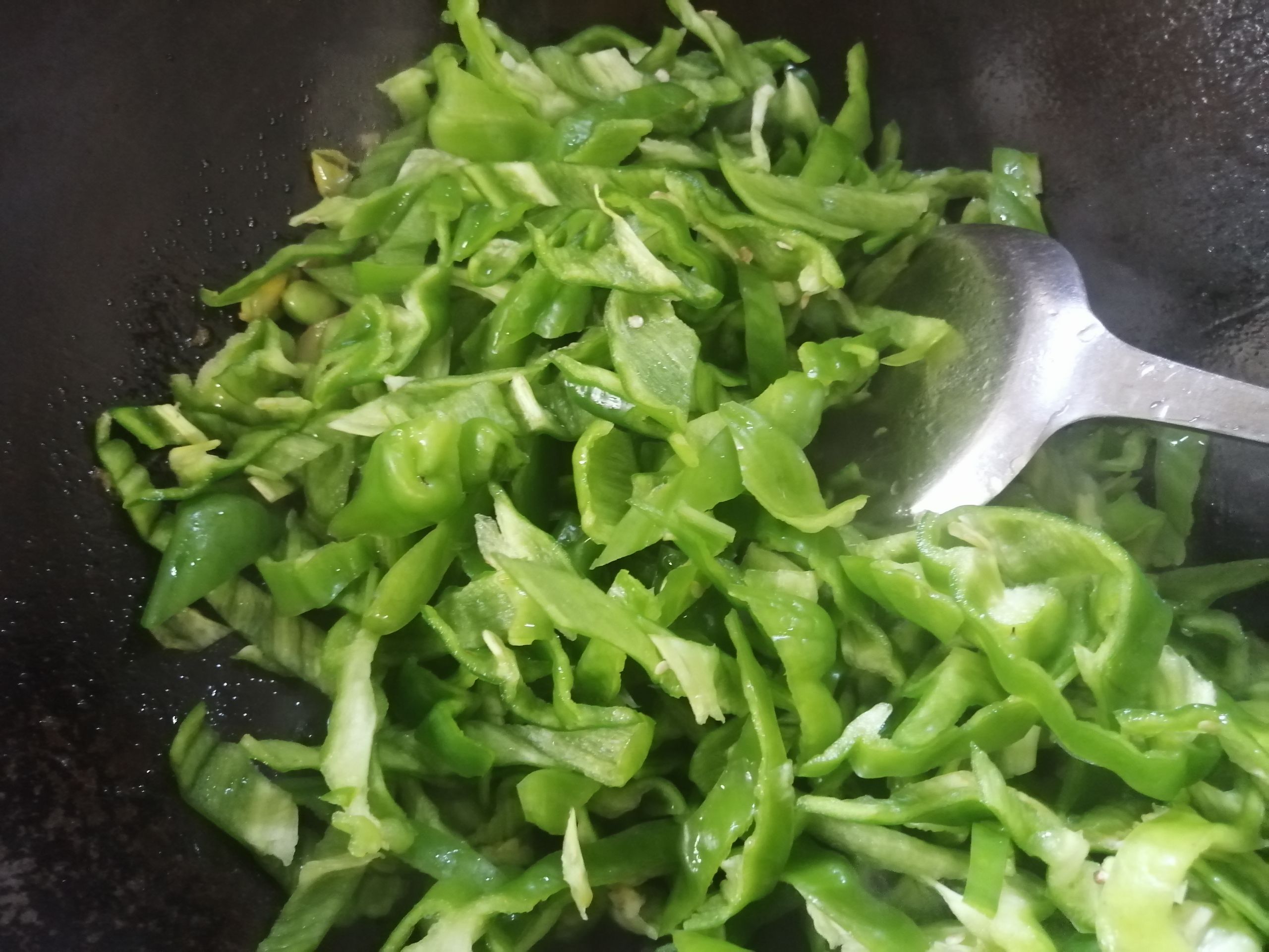 青椒毛豆米的做法-家常味炒菜譜