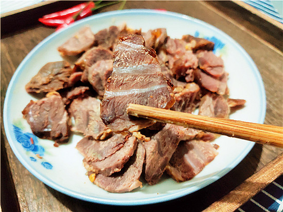 香辣鹵牛肉的做法-香辣味鹵菜譜-易網健康養生網 香辣鹵牛肉的做法-香辣味鹵菜譜