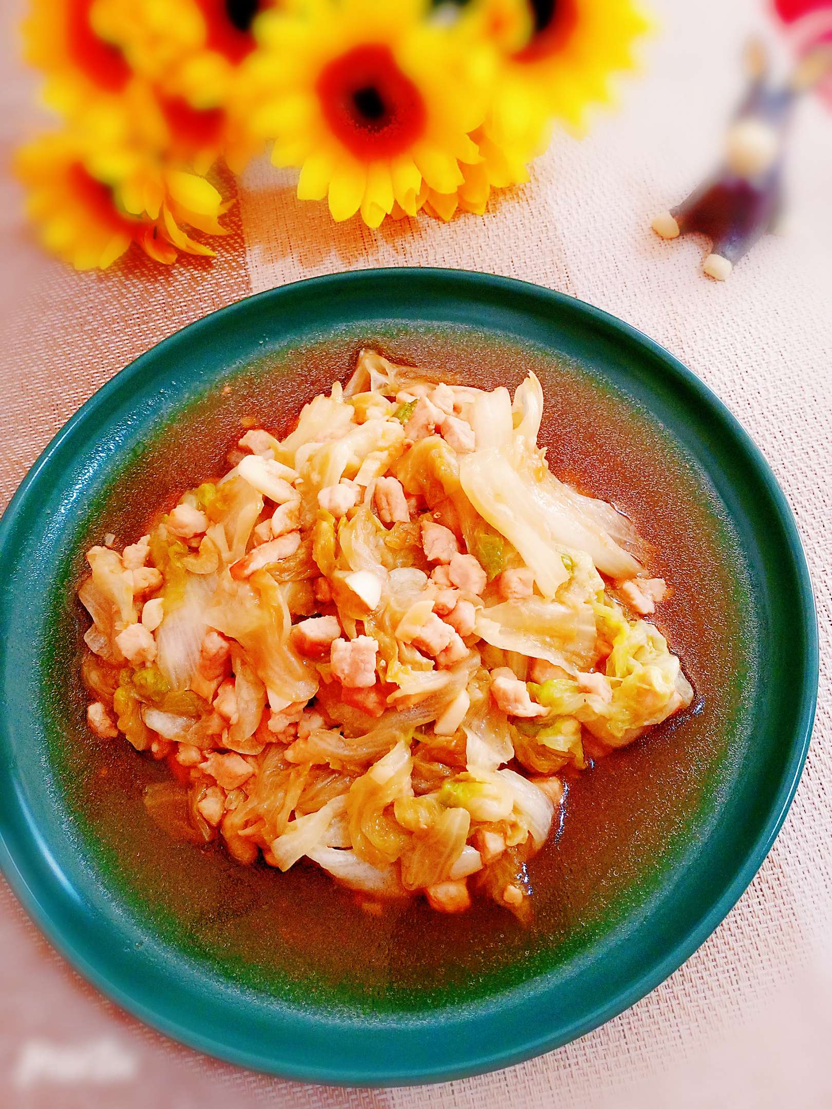 蠔油肉末西生菜的做法-家常味炒菜譜-易網(wǎng)健康養(yǎng)生網(wǎng) 蠔油肉末西生菜的做法-家常味炒菜譜