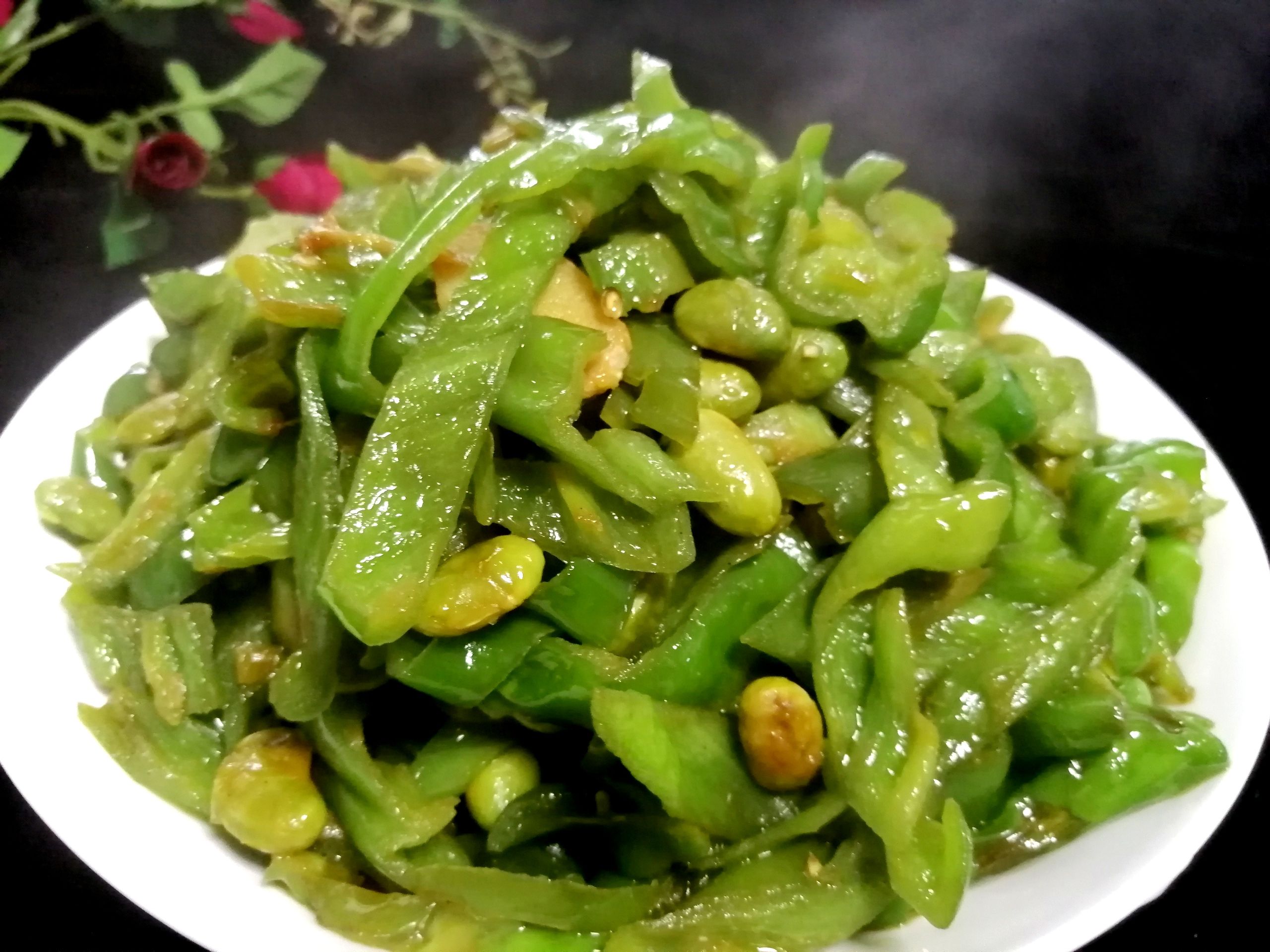 青椒毛豆米的做法-家常味炒菜譜-易網(wǎng)健康養(yǎng)生網(wǎng) 青椒毛豆米的做法-家常味炒菜譜