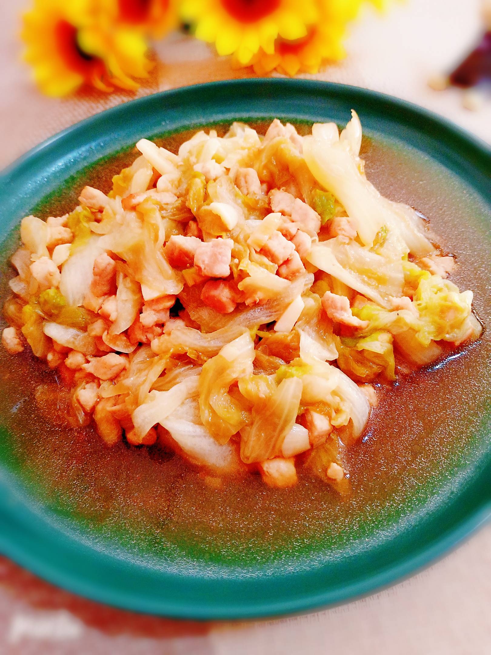 蠔油肉末西生菜的做法-家常味炒菜譜-易網(wǎng)健康養(yǎng)生網(wǎng) 蠔油肉末西生菜的做法-家常味炒菜譜
