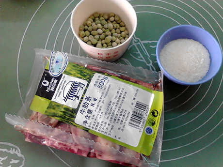 粉蒸牛肉的做法-咸鮮味蒸菜譜-易網<a href=http://m.aoa7937.com/ target=_blank class=infotextkey>健康養生</a>網 粉蒸牛肉的做法-咸鮮味蒸菜譜