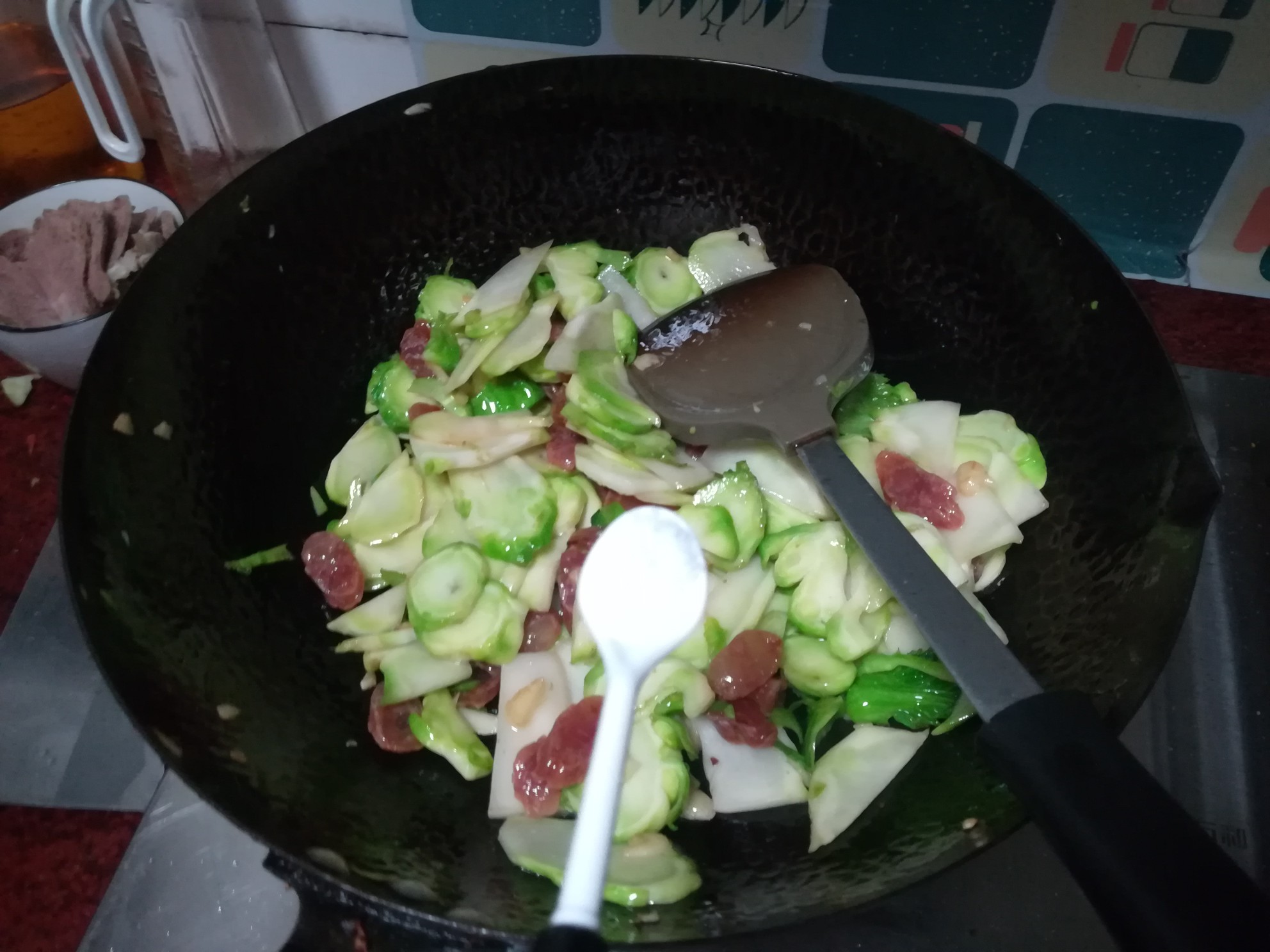 臘腸炒兒菜的做法-咸鮮味炒菜譜