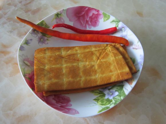 香干蒜薹炒肉絲的做法-家常味炒菜譜-易網(wǎng)<a href=http://m.aoa7937.com/ target=_blank class=infotextkey>健康養(yǎng)生</a>網(wǎng) 香干蒜薹炒肉絲的做法-家常味炒菜譜