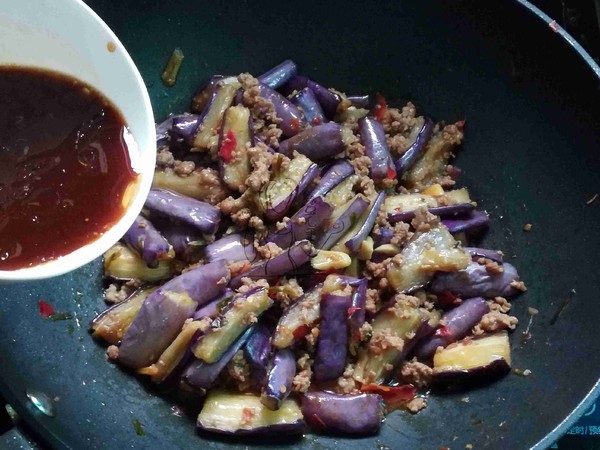 魚香茄子煲的做法-醬香味燒菜譜