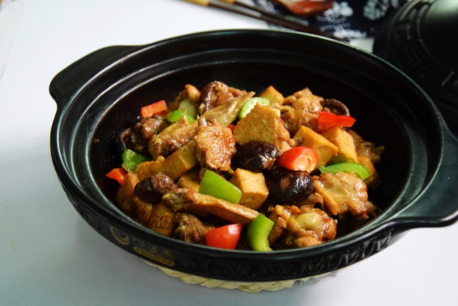 香菇豆腐燜雞翅的做法-家常味燜菜譜-易網健康養生網 香菇豆腐燜雞翅的做法-家常味燜菜譜