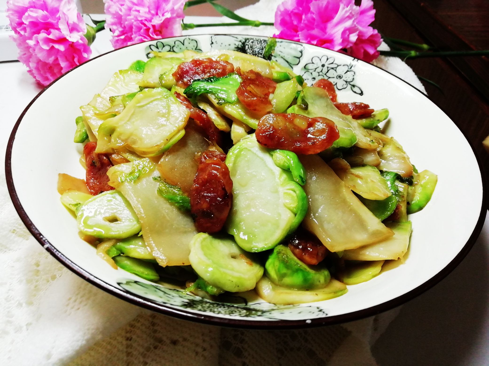 臘腸炒兒菜的做法-咸鮮味炒菜譜-易網健康養生網 臘腸炒兒菜的做法-咸鮮味炒菜譜