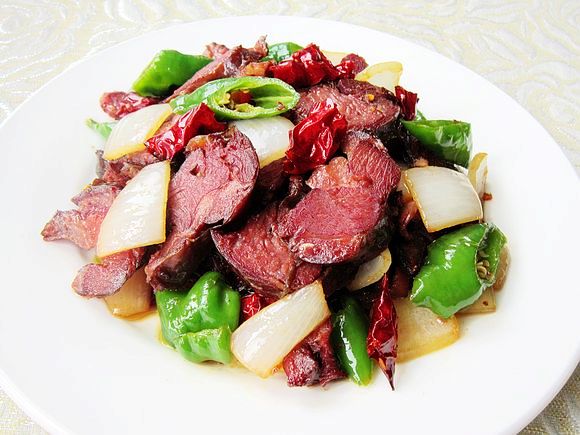 爆炒熏馬腸的做法-香辣味炒菜譜-易網健康養生網 爆炒熏馬腸的做法-香辣味炒菜譜